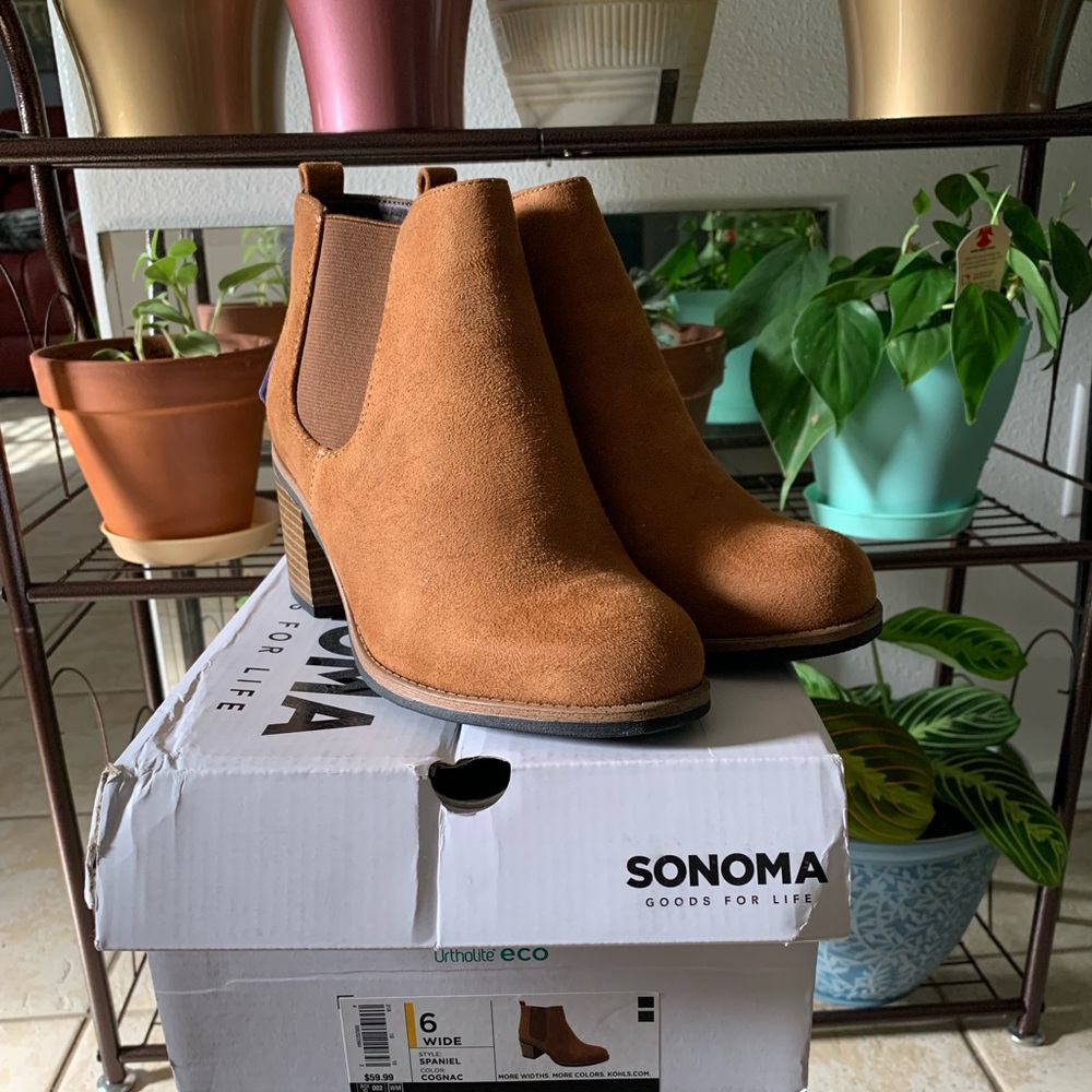 Sonoma booties. Size 6W.